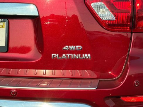 Used 2018 Nissan Pathfinder Platinum AWD/4WD image 6