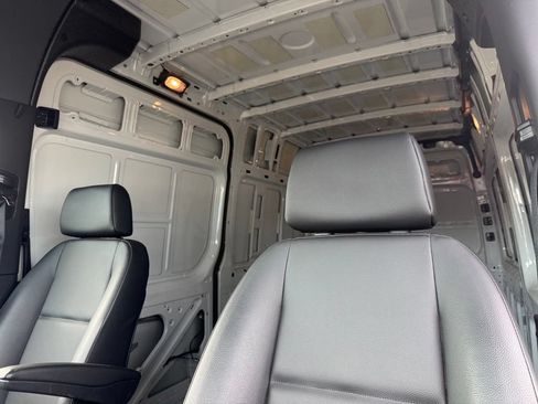 Used 2025 Mercedes-Benz Sprinter 2500 image 20