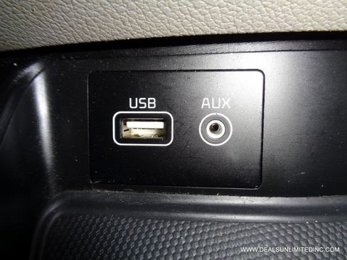 Used 2016 Kia Sedona LX w/ LX Essentials Premium Package image 13