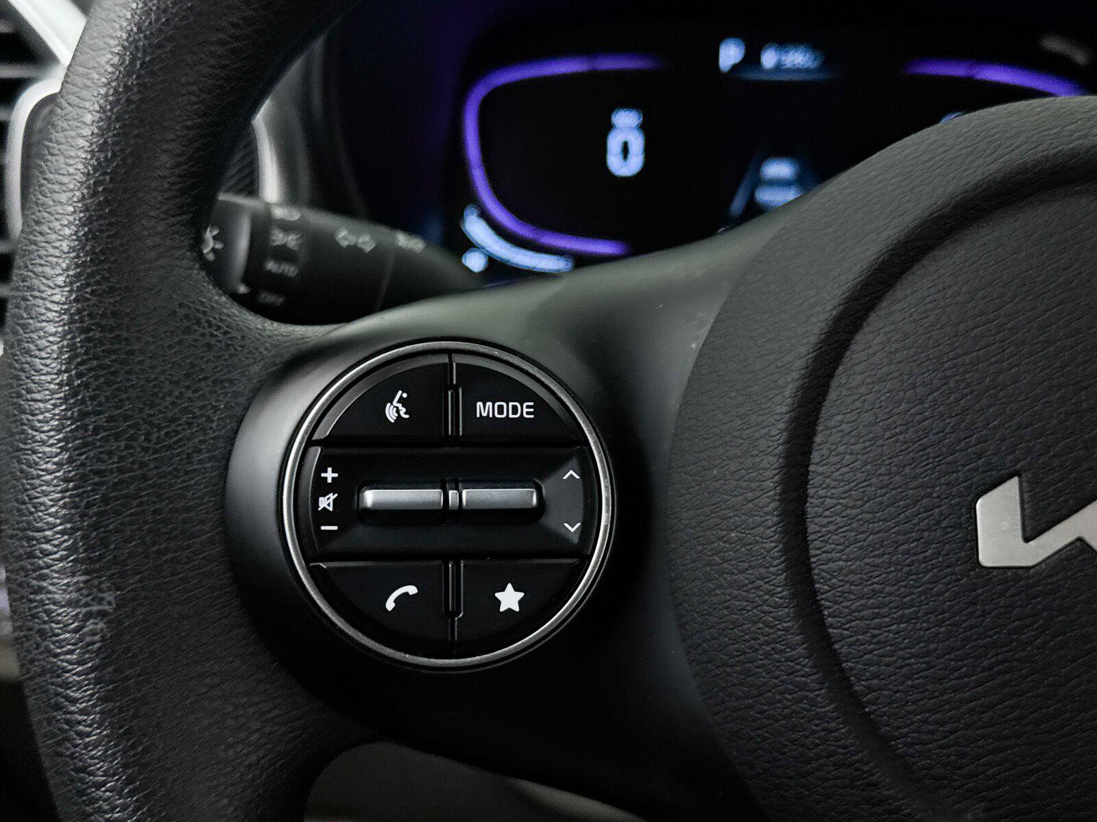 Used 2025 Kia Soul LX w/ LX Technology Package FWD image 32