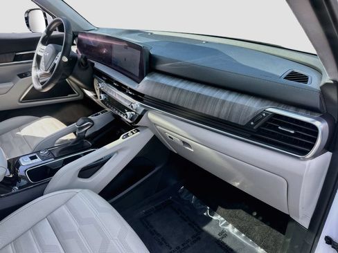 Certified 2024 Kia Telluride SX Prestige AWD/4WD image 32