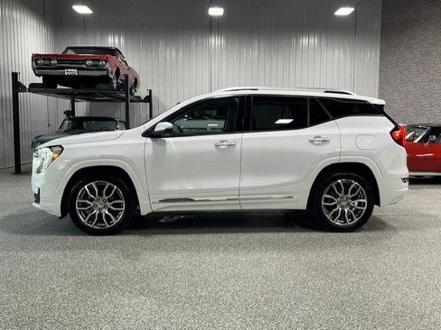 Certified 2022 GMC Terrain Denali w/ Denali Premium Package AWD/4WD image 2