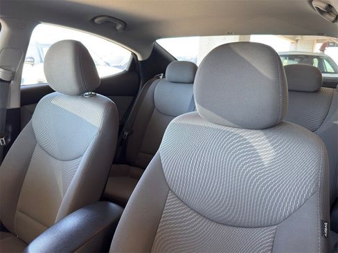 Used 2015 Hyundai Elantra SE image 13