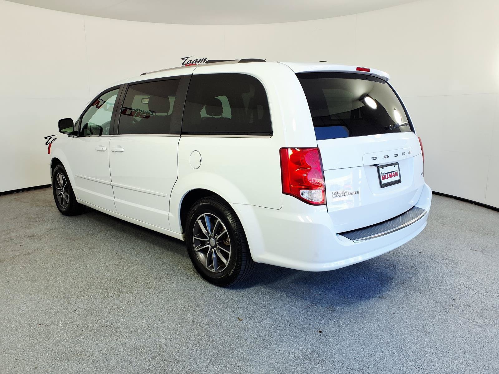 Used 2017 Dodge Grand Caravan SXT FWD image 4
