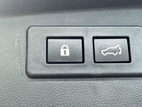 Used 2023 Subaru Outback Premium AWD/4WD image 32