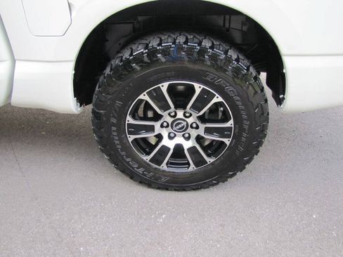 Used 2024 Nissan Titan SV w/ SV Convenience Package AWD/4WD image 31