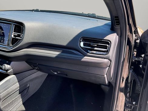 Used 2024 Dodge Durango SXT AWD/4WD image 14