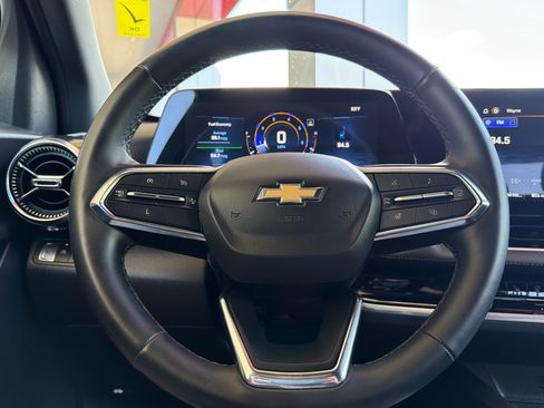 Used 2025 Chevrolet Equinox LT FWD image 24
