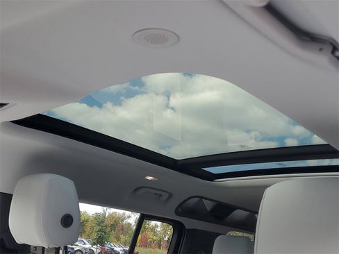 New 2025 Land Rover Defender 110 S image 9