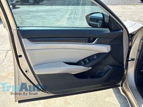 Used 2019 Honda Accord EX image 11