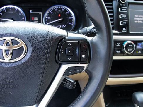 Used 2019 Toyota Highlander Limited image 19