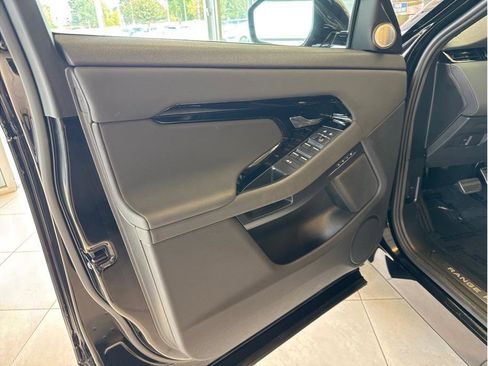 Used 2024 Land Rover Range Rover Evoque Dynamic SE image 10