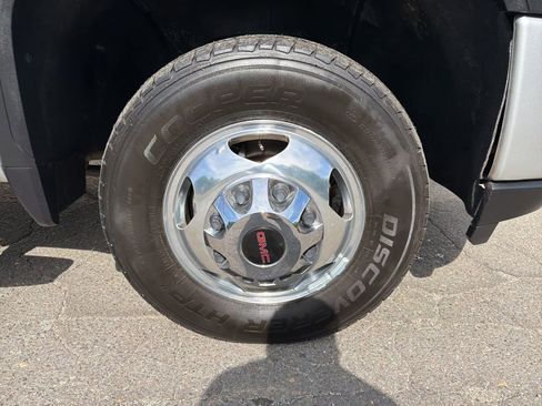 Used 2023 GMC Sierra 3500 Denali AWD/4WD image 9