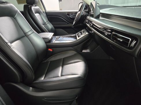 Used 2023 Lincoln Aviator AWD w/ Class IV Trailer Tow Package image 17