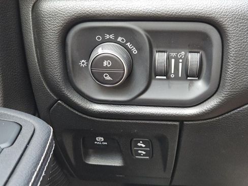 New 2026 RAM 1500 Laramie AWD/4WD image 17
