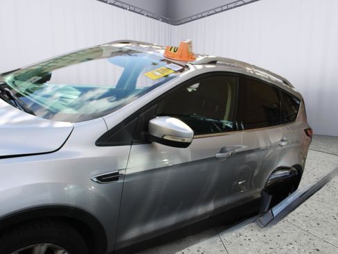 Used 2017 Ford Escape Titanium image 4