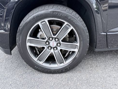 Used 2019 GMC Acadia Denali w/ Technology Package FWD image 40