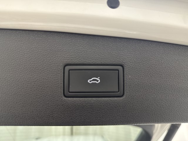 Used 2024 Volkswagen Tiguan SE AWD/4WD image 29
