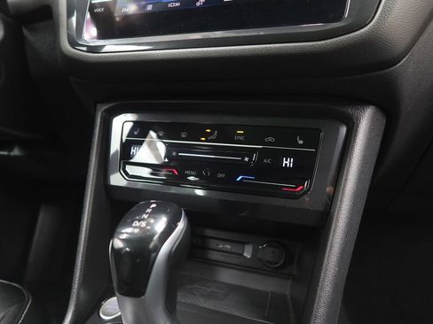 Used 2022 Volkswagen Tiguan SE AWD/4WD image 17