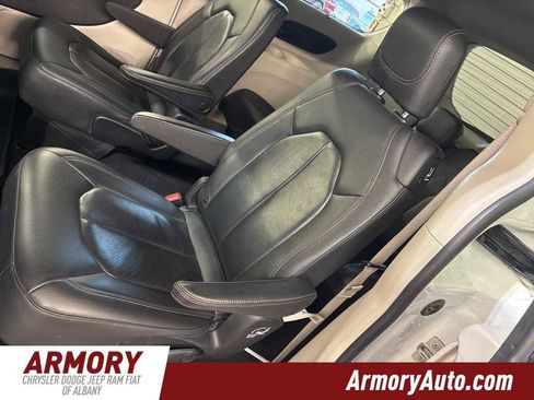 Used 2020 Chrysler Pacifica Touring-L Plus image 27