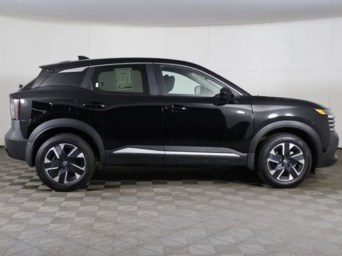 Used 2025 Nissan Kicks SV AWD/4WD image 17