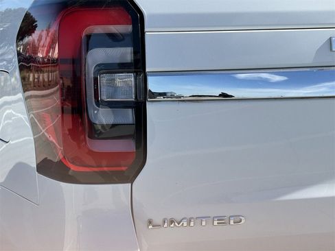 Used 2024 Ford Expedition Limited image 7