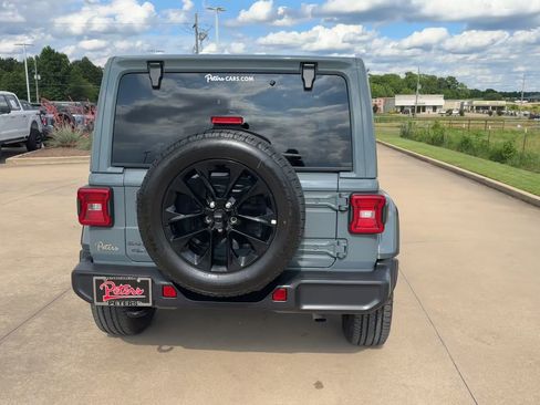 Used 2025 Jeep Wrangler Unlimited Sahara AWD/4WD image 8