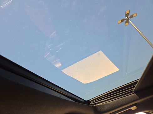 Used 2023 Ford Expedition Limited image 18