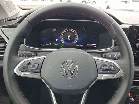 New 2026 Volkswagen Taos SE image 10