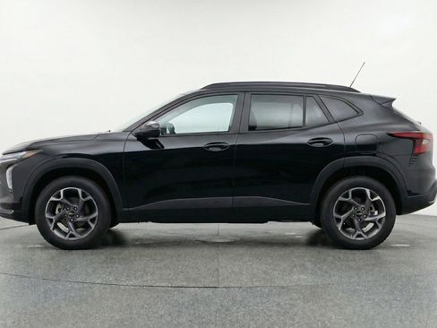 Used 2025 Chevrolet Trax LT image 5