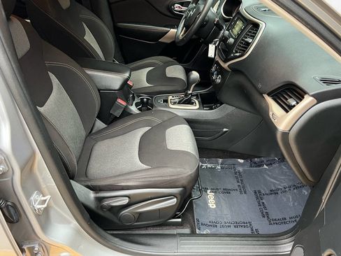 Used 2018 Jeep Cherokee Latitude image 18