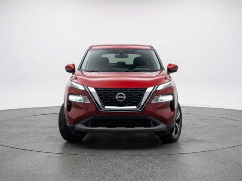 Used 2025 Nissan Rogue SV image 2