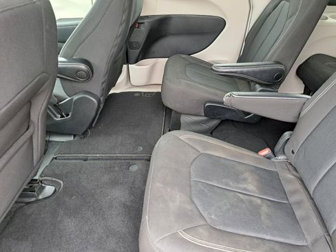Used 2023 Chrysler Voyager LX image 27