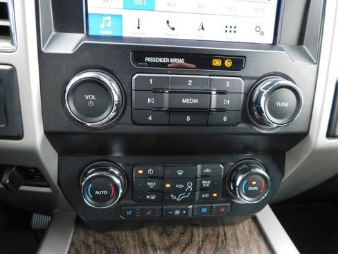 Used 2019 Ford F250 Lariat w/ Chrome Package image 20