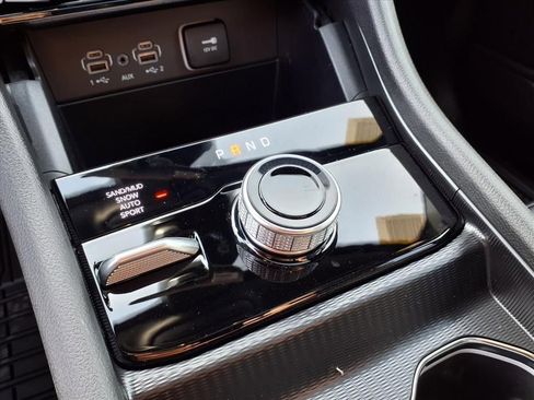 New 2025 Jeep Grand Cherokee Limited image 9