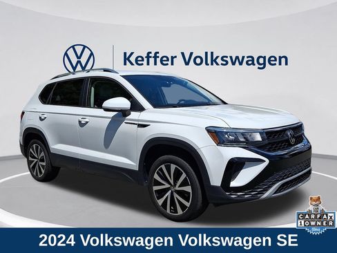 Used 2024 Volkswagen Taos SE FWD image 1