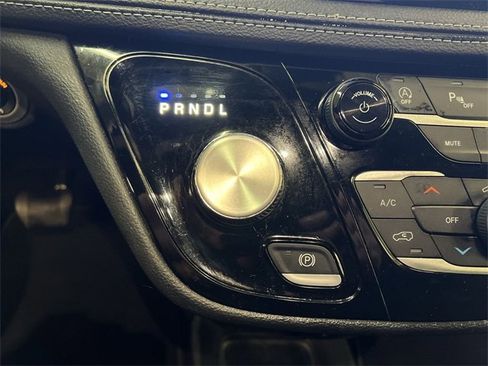 Used 2023 Chrysler Pacifica Touring-L w/ S Appearance Package image 22