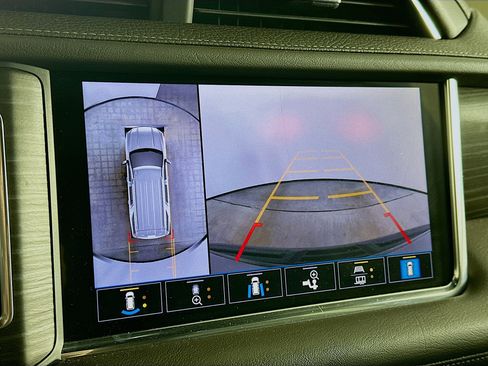 Used 2021 GMC Yukon Denali w/ Denali Premium Package image 23