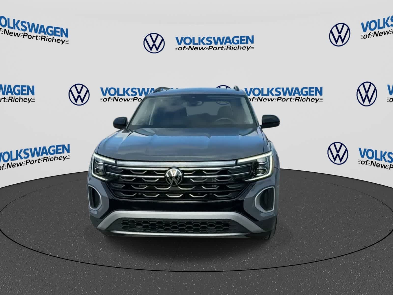 Used 2024 Volkswagen Atlas Peak Edition SEL AWD/4WD image 3