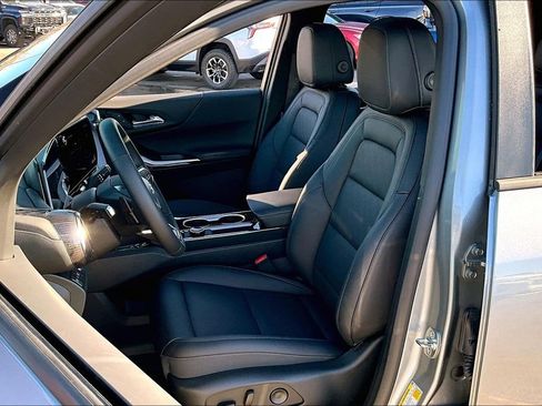 New 2026 Chevrolet Equinox LT w/ Convenience Package II image 9