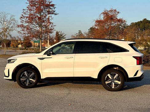 Used 2022 Kia Sorento S image 22