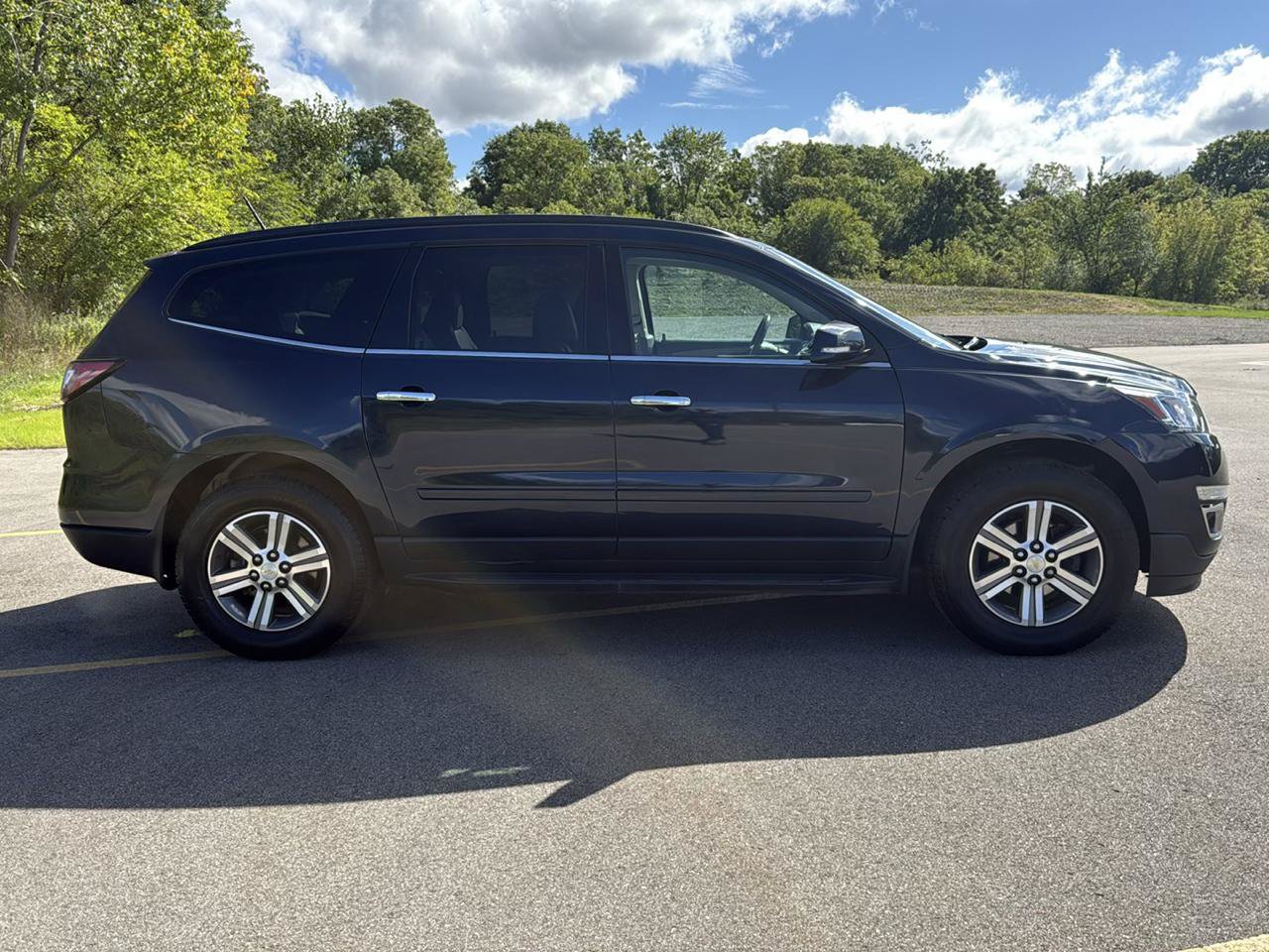 Used 2017 Chevrolet Traverse LT FWD image 4