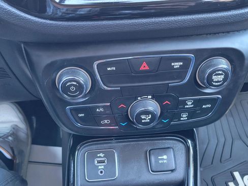 Used 2018 Jeep Compass Limited w/ Navigation Group FWD image 28