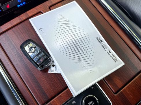 Used 2024 Lincoln Navigator L Reserve AWD/4WD image 36