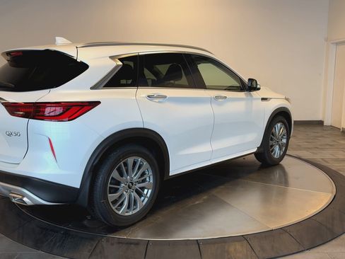 New 2025 INFINITI QX50 Luxe image 8