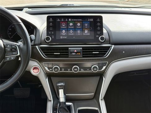Used 2018 Honda Accord Touring image 11