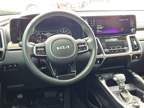 Used 2023 Kia Sorento S image 17