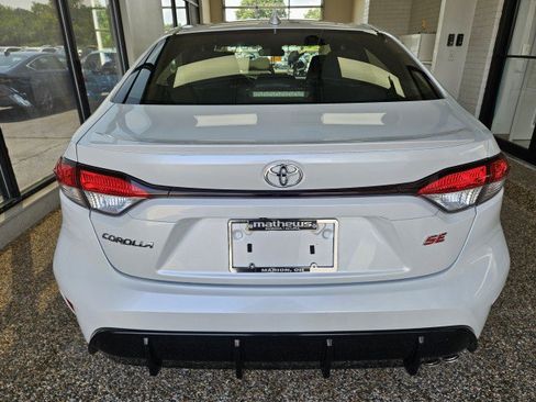 Used 2023 Toyota Corolla SE FWD image 3