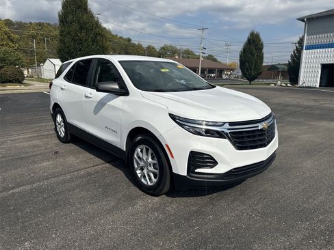 Used 2022 Chevrolet Equinox LS w/ LS Convenience Package image 2