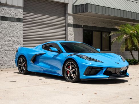 Used 2021 Chevrolet Corvette Stingray Coupe w/ Z51 Performance Package RWD image 4